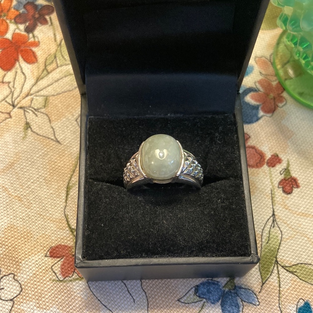 Jade sterling silver ring, beautiful! Size 6. Perfect for the Spring! 🍄🐸🍀🪲🌸